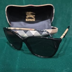 Burberry Polarized Sunglasses With Case